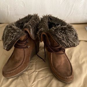Mossimo 9 1/2 fuzzy bootie